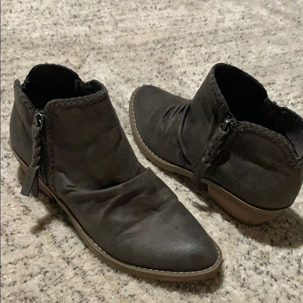 Report Dani Bootie